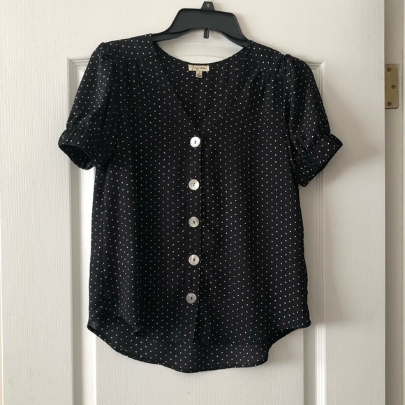 Lily White Women's Short Sleeve Black and White Polka Dot V-Neck Blouse 👚 - Picture 1 of 6